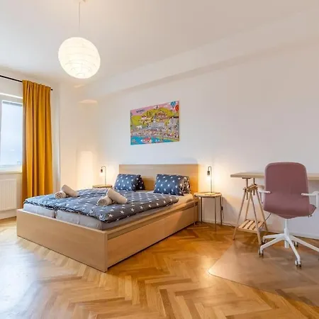Manderlak In Old Town Apartment *