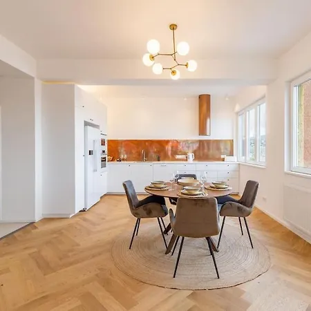 Manderlak In Old Town Apartment *